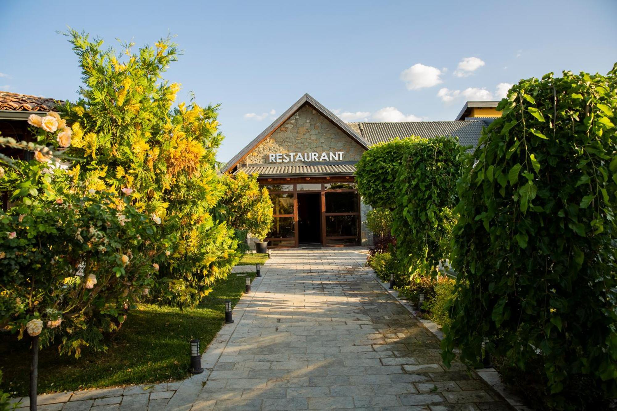 Casa Gace Hotel Корча Экстерьер фото