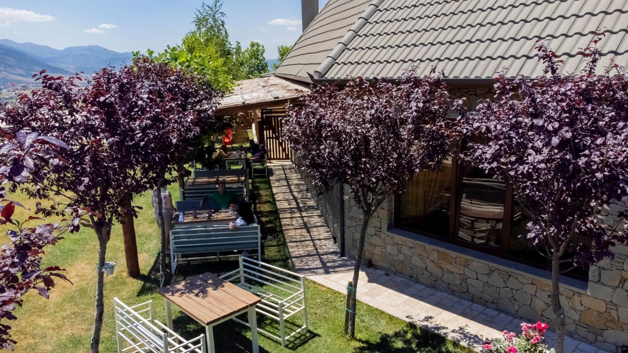 Casa Gace Hotel Корча Экстерьер фото