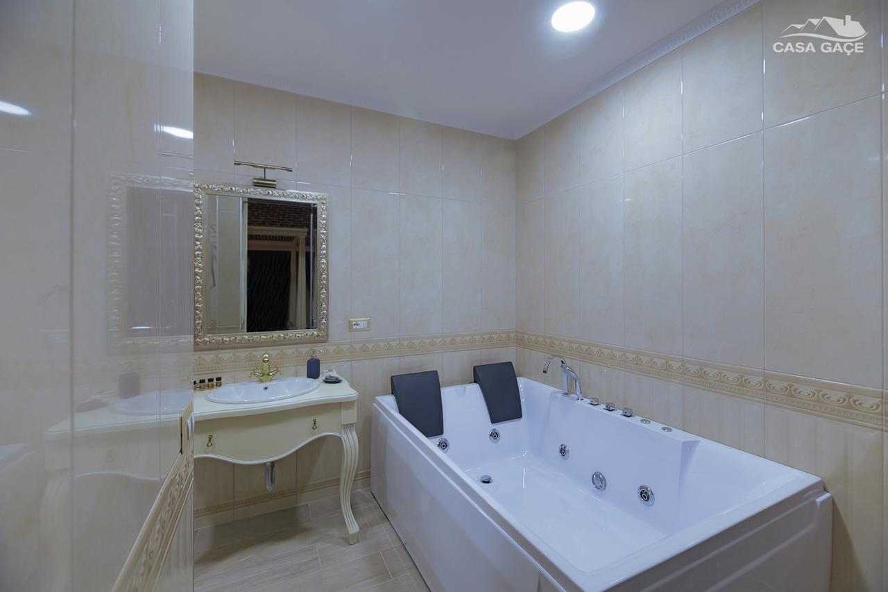 Casa Gace Hotel Корча Экстерьер фото