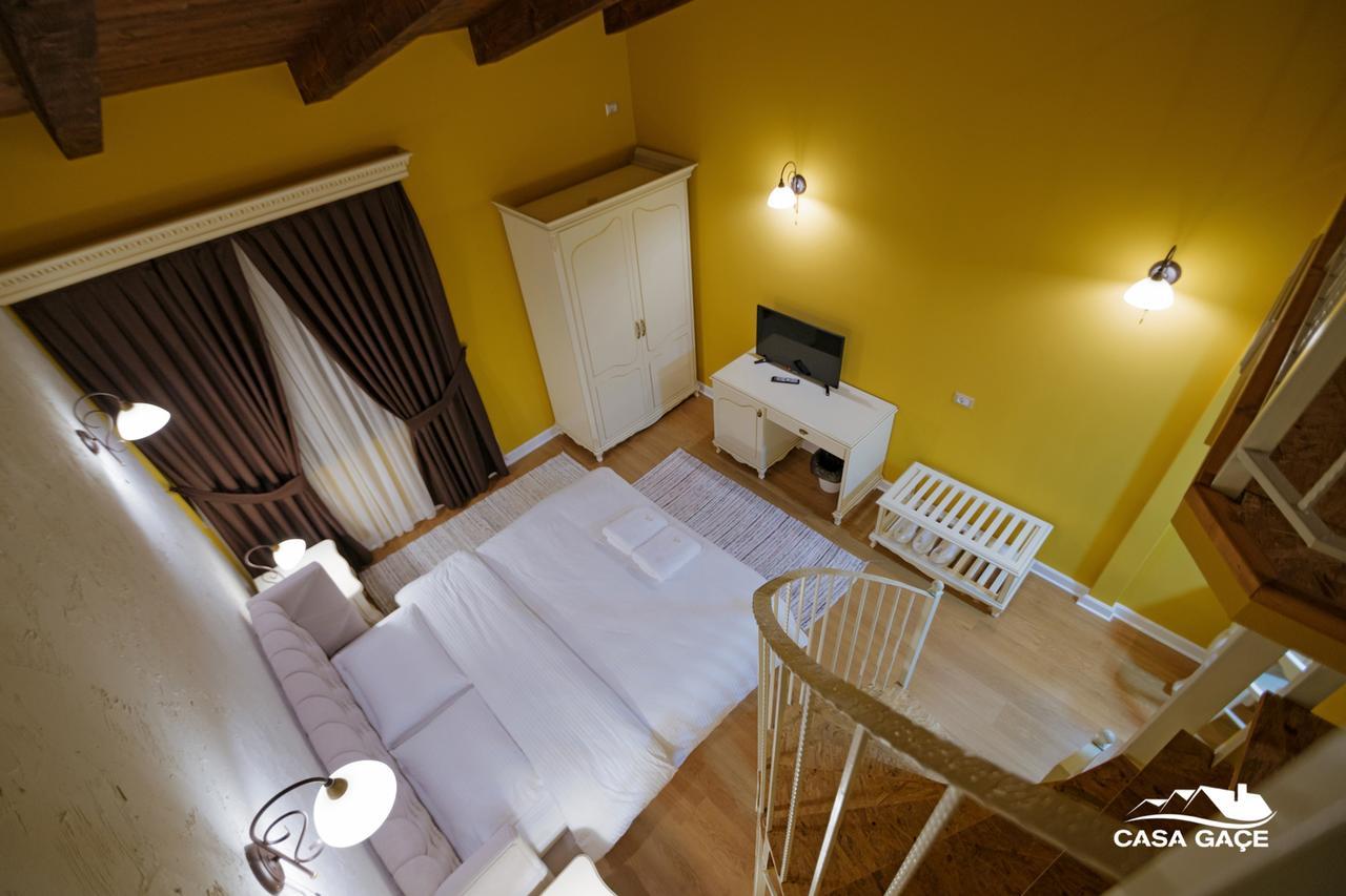 Casa Gace Hotel Корча Экстерьер фото