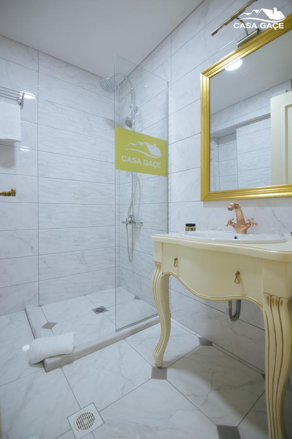 Casa Gace Hotel Корча Экстерьер фото